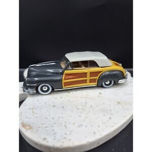 VITESSE CHRYSLER TOWN & COUNTRY CABRIOLET 1/43 Scale Gray And Wood (OC#3)
